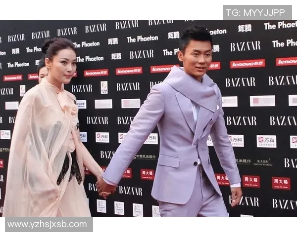 李晨与足球明星亲密合影高清展现运动魅力与友谊瞬间