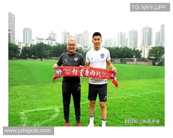 足球明星化身老者街头挑战球迷引发热议与欢笑